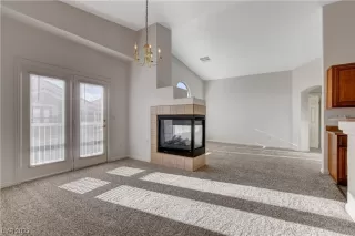 Photo #6: 2484405 Listing