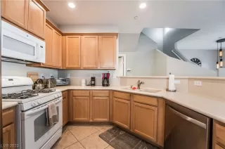 Photo #6: 2484410 Listing 