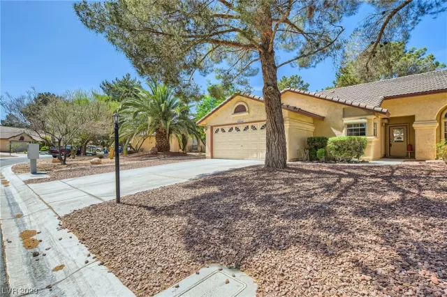 MLS: 2484417 Condo For Sale