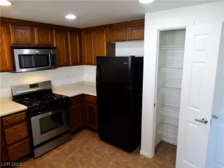 Photo #3: 2484420 Listing 