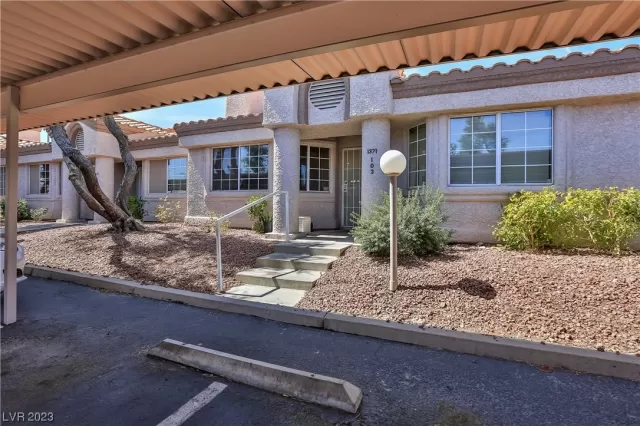 MLS: 2484423 Condo For Sale