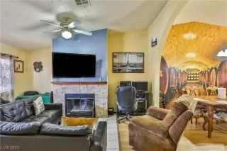 Photo #3: 2484423 Listing