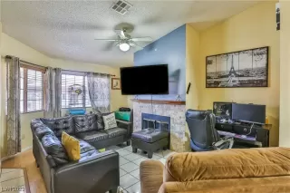 Photo #4: 2484423 Listing