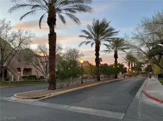 Photo #2: 2484427 Listing