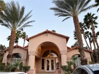 Photo #3: 2484427 Listing