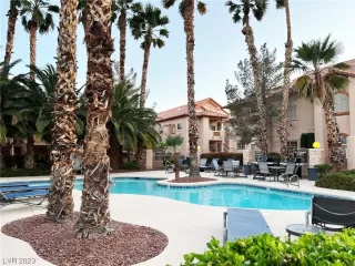 Photo #4: 2484427 Listing