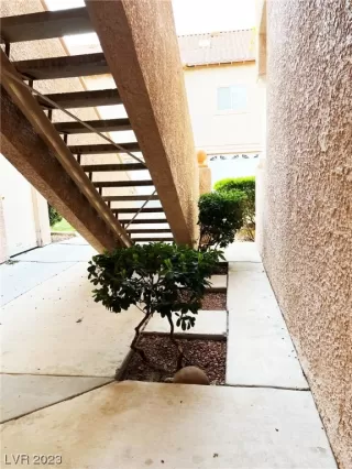 Photo #6: 2484427 Listing
