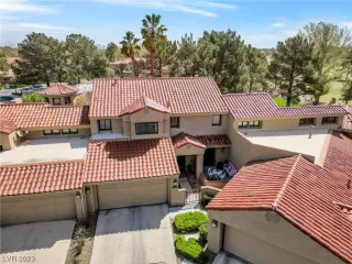 Photo #1: 2484437 Listing