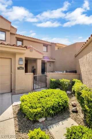 Photo #2: 2484437 Listing