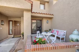 Photo #3: 2484437 Listing