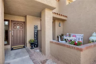 Photo #4: 2484437 Listing