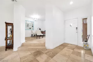 Photo #5: 2484437 Listing