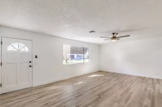 Photo #4: 2484453 Listing