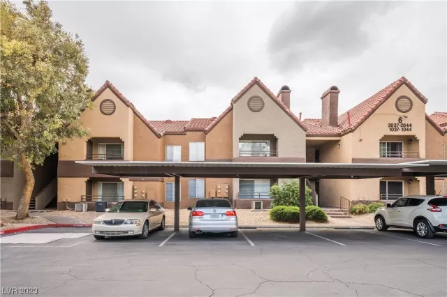 MLS: 2484473 Condo For Sale