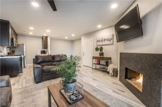 Photo #3: 2484473 Listing 