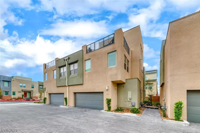 MLS: 2484494 Condo For Sale