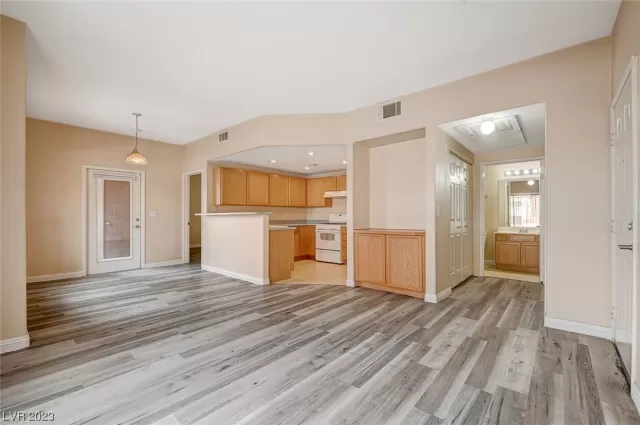 MLS: 2484498 Condo For Sale