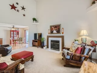 Photo #2: 2484533 Listing