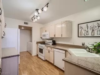 Photo #3: 2484533 Listing