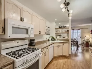 Photo #4: 2484533 Listing