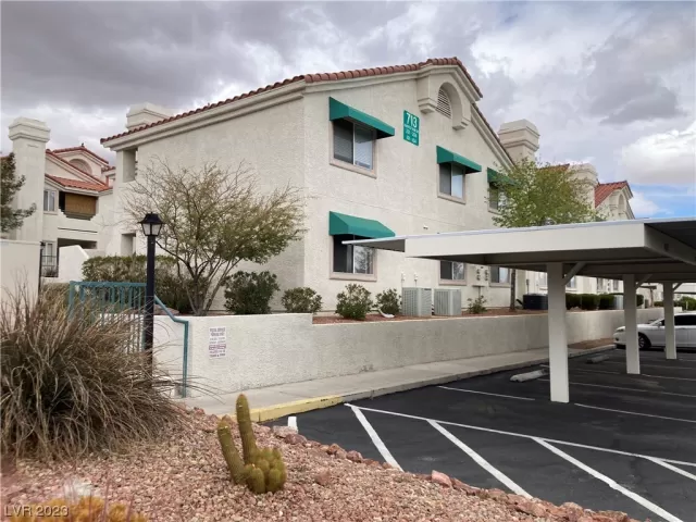 MLS: 2484556 Condo For Sale