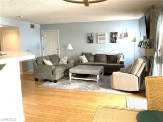 Photo #6: 2484556 Listing 