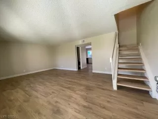 Photo #2: 2484561 Listing 