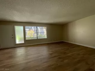 Photo #3: 2484561 Listing 