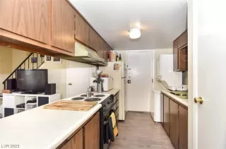 Photo #5: 2484563 Listing 