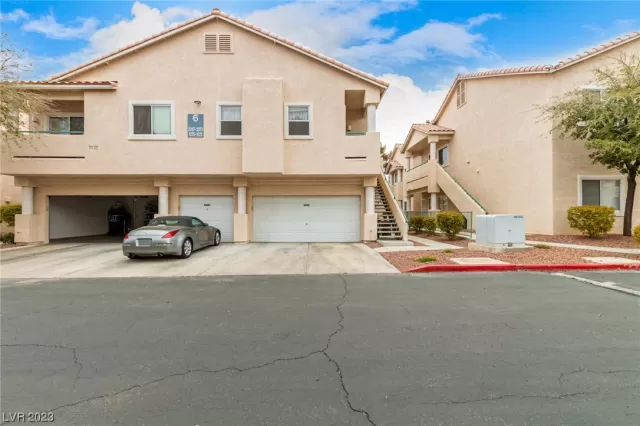 MLS: 2484568 Condo For Sale