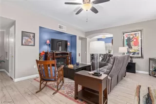 Photo #4: 2484568 Listing