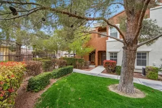 Photo #2: 2484615 Listing