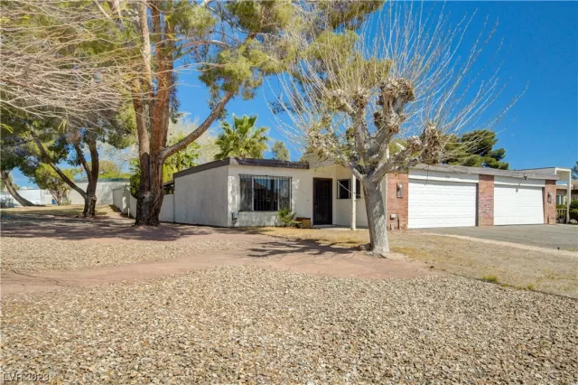 MLS: 2484619 Condo For Sale