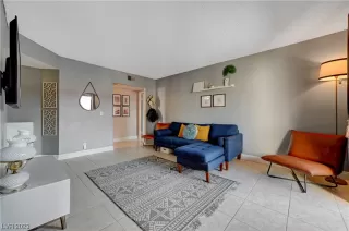 Photo #2: 2484628 Listing 