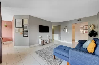 Photo #3: 2484628 Listing 