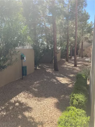 Photo #3: 2484675 Listing