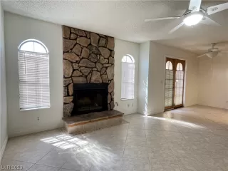 Photo #3: 2484727 Listing 