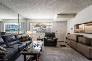 Photo #5: 2484730 Listing