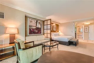 Photo #4: 2484748 Listing