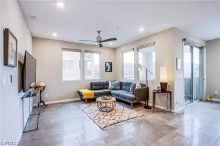 Photo #5: 2484762 Listing