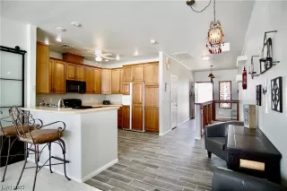 Photo #4: 2484789 Listing