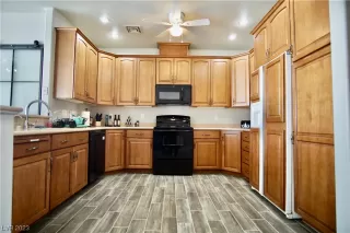 Photo #5: 2484789 Listing