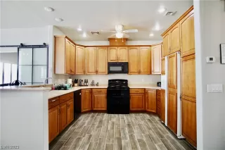 Photo #6: 2484789 Listing