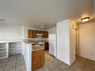 Photo #2: 2484792 Listing 