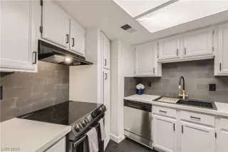 Photo #2: 2484805 Listing 