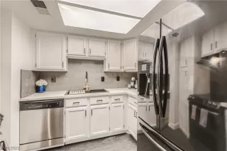 Photo #3: 2484805 Listing 