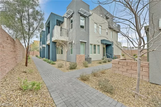 MLS: 2484817 Condo For Sale