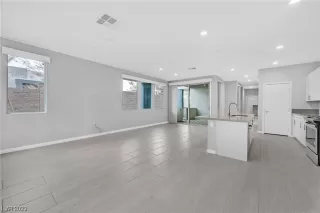 Photo #5: 2484817 Listing