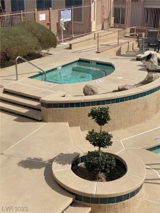 Photo #2: 2484821 Listing 