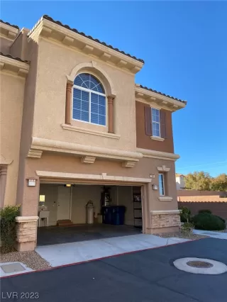 Photo #3: 2484821 Listing 